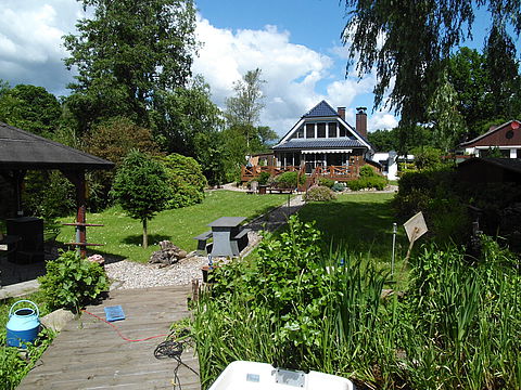 Dieses tolle Haus am See bietet Urlaubsfeeling jeden Tag: Krückau Immobilien
